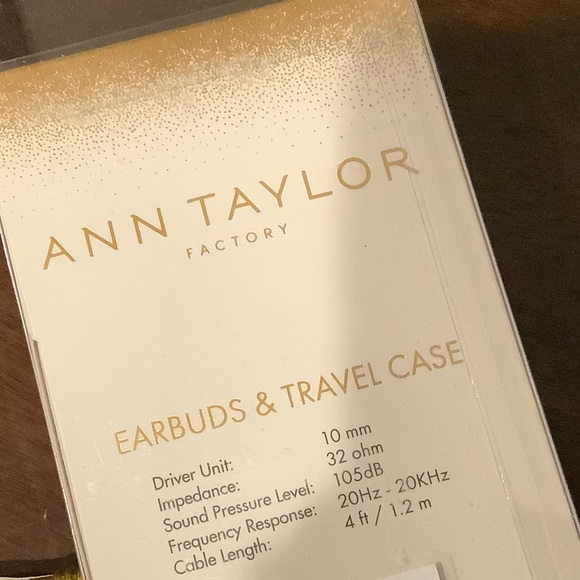 NIP Ann Taylor Ear Buds & Gold Case 🎶 - Picture 3 of 3